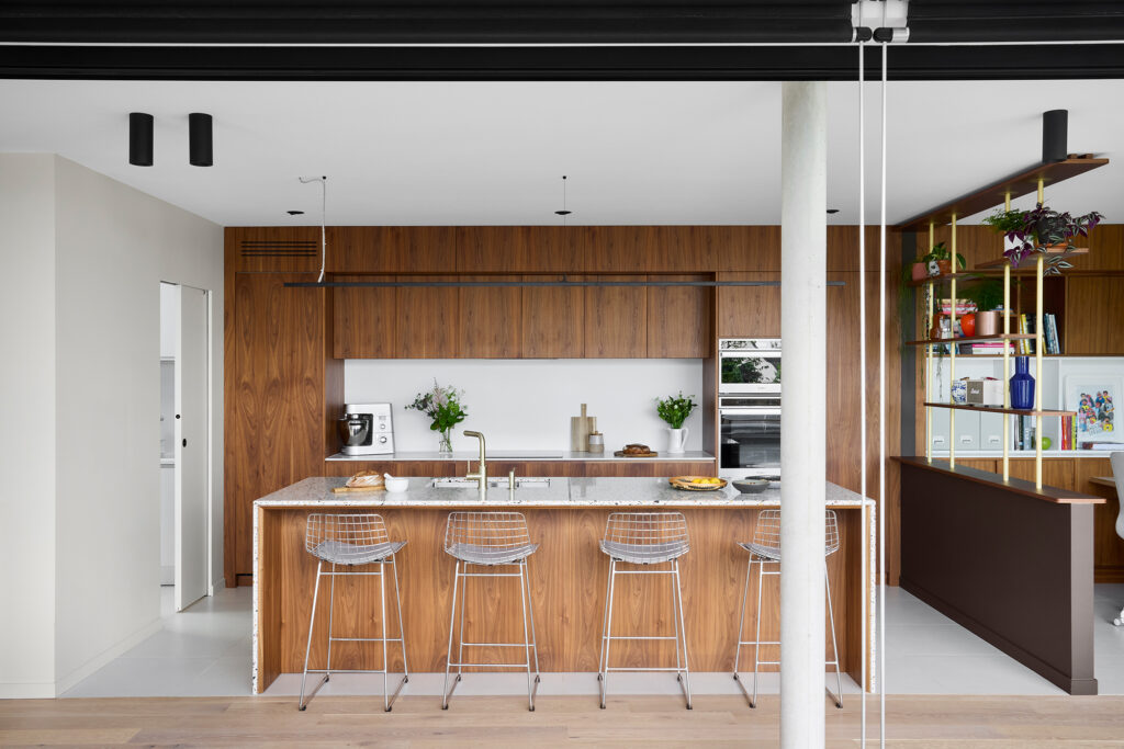 Cuisine sur mesure noyer et Terrazzo Démesure